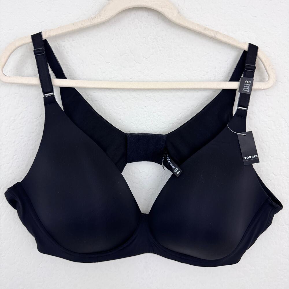 Torrid Curve Lightly Lined Deep V Plunge Bra Size 44B Wireless Smoothing Black